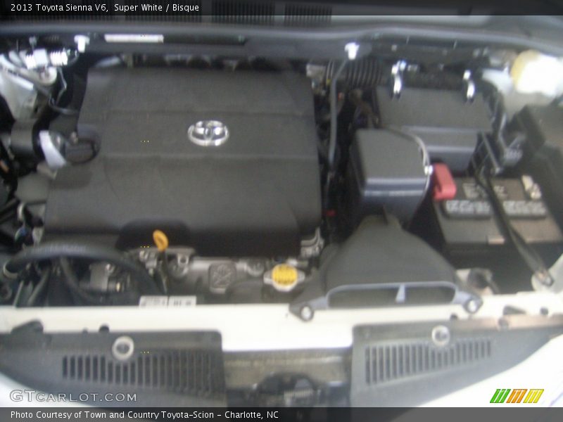 Super White / Bisque 2013 Toyota Sienna V6