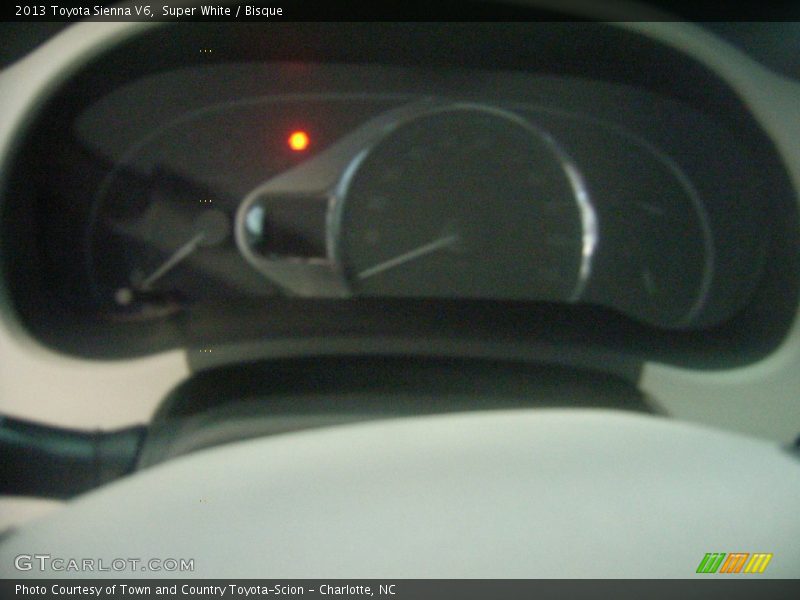 Super White / Bisque 2013 Toyota Sienna V6