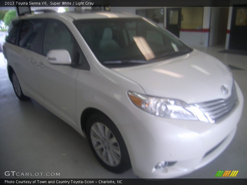 Super White / Light Gray 2013 Toyota Sienna V6
