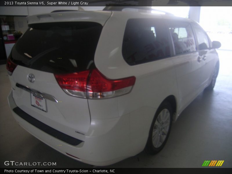 Super White / Light Gray 2013 Toyota Sienna V6