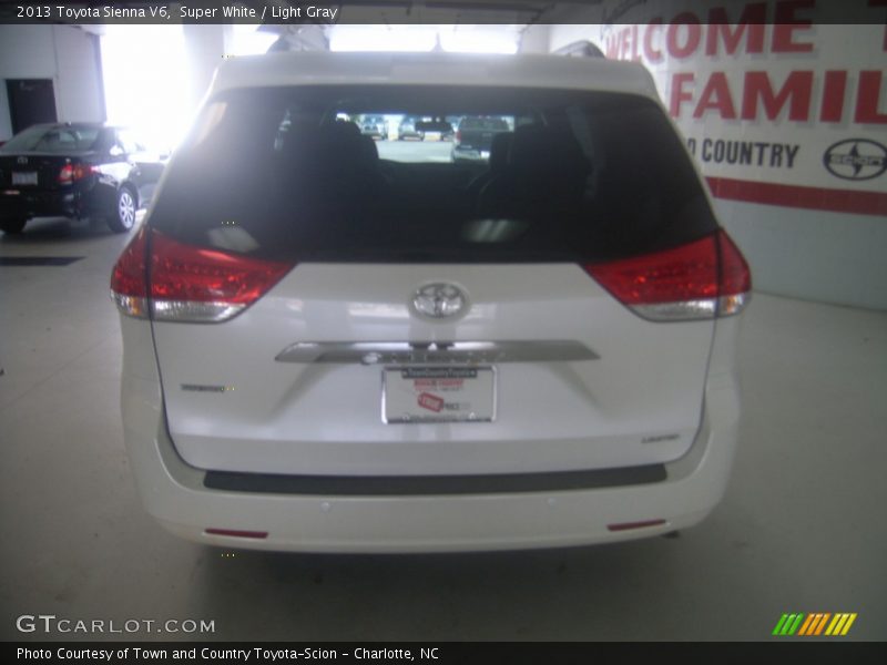 Super White / Light Gray 2013 Toyota Sienna V6