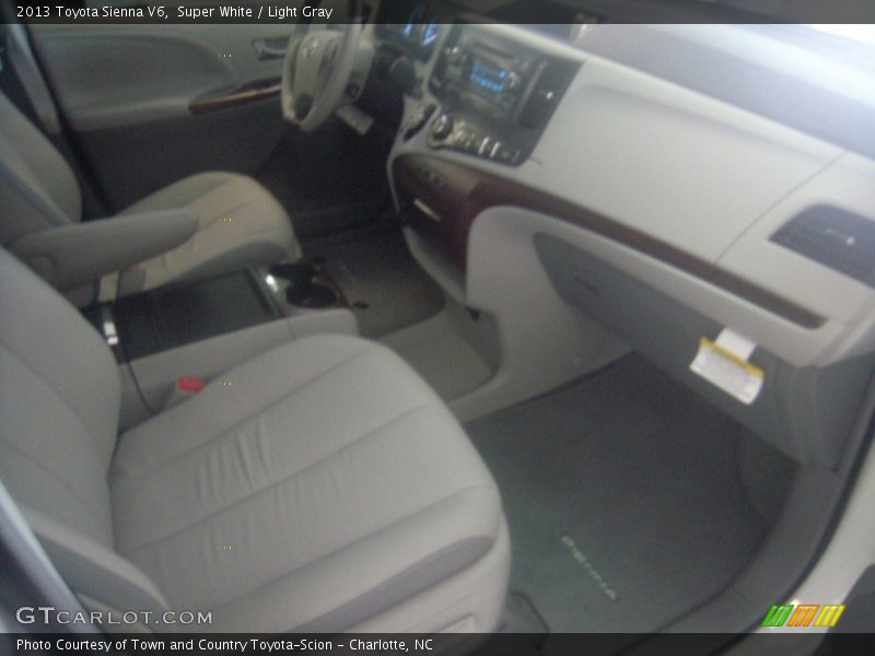 Super White / Light Gray 2013 Toyota Sienna V6