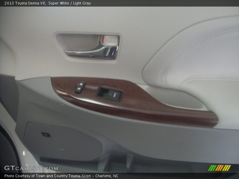 Super White / Light Gray 2013 Toyota Sienna V6