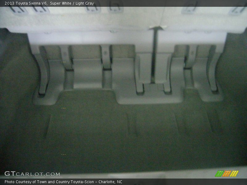 Super White / Light Gray 2013 Toyota Sienna V6
