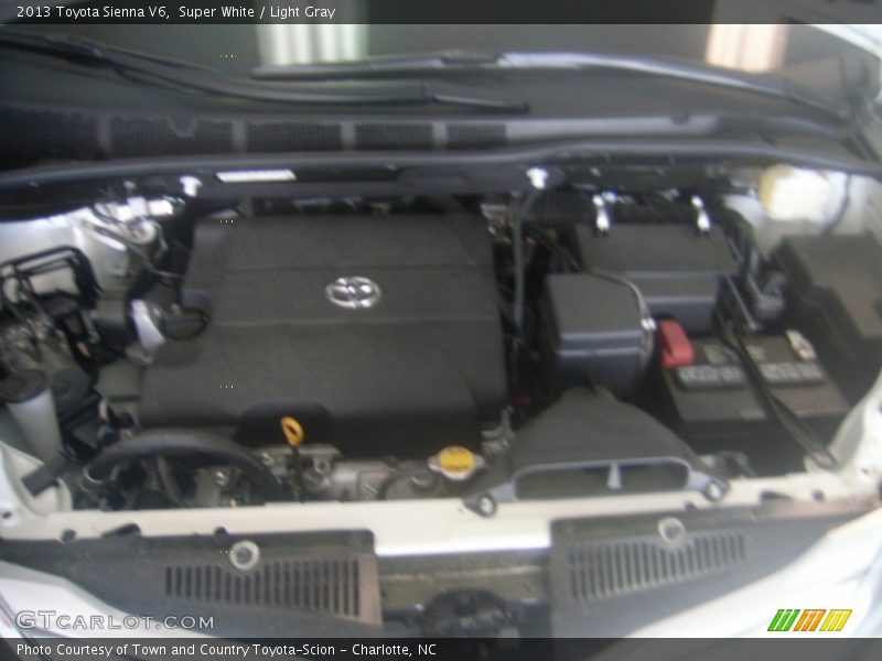 Super White / Light Gray 2013 Toyota Sienna V6