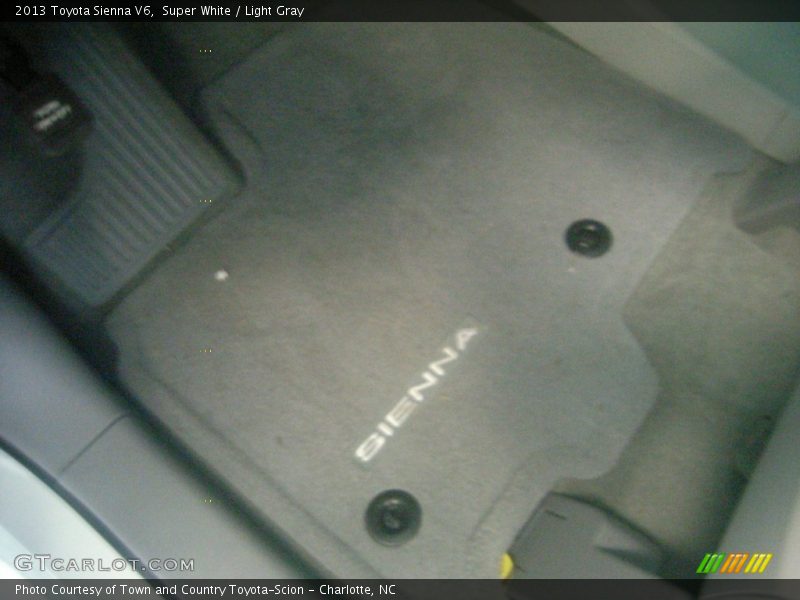 Super White / Light Gray 2013 Toyota Sienna V6