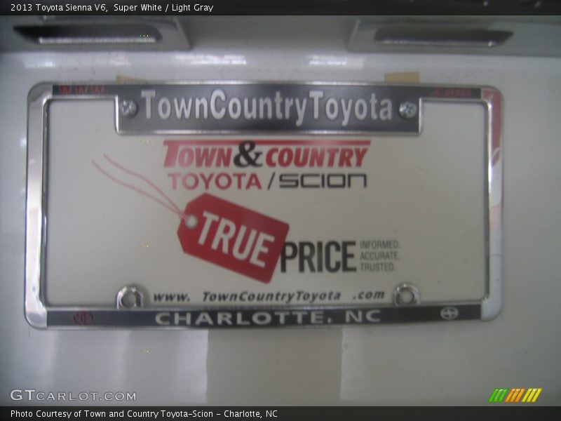 Super White / Light Gray 2013 Toyota Sienna V6