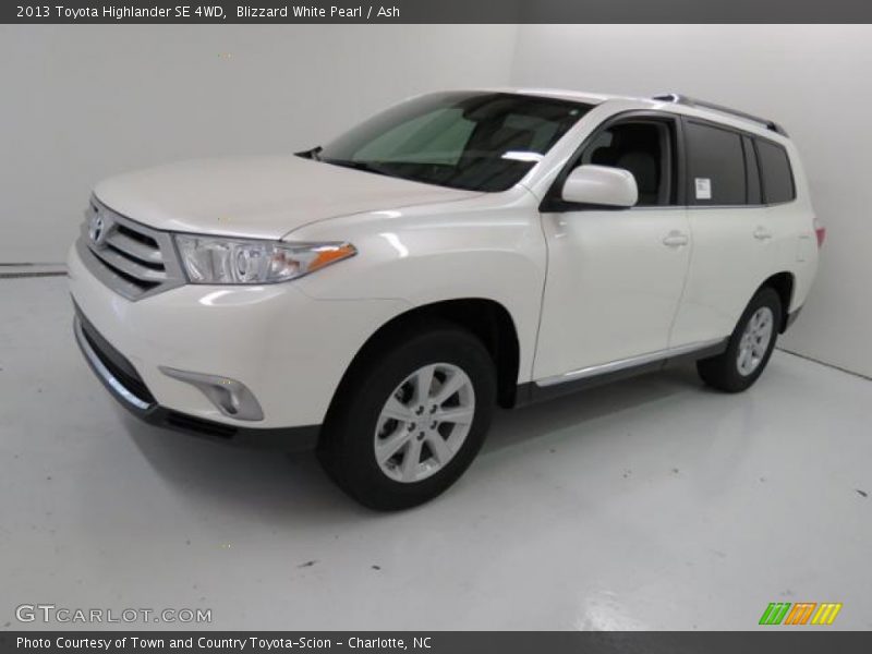 Blizzard White Pearl / Ash 2013 Toyota Highlander SE 4WD