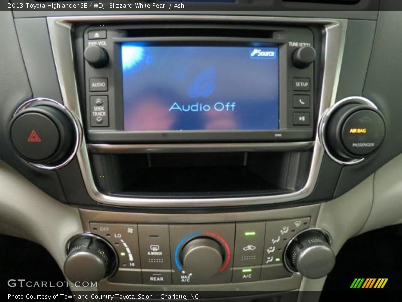 Blizzard White Pearl / Ash 2013 Toyota Highlander SE 4WD