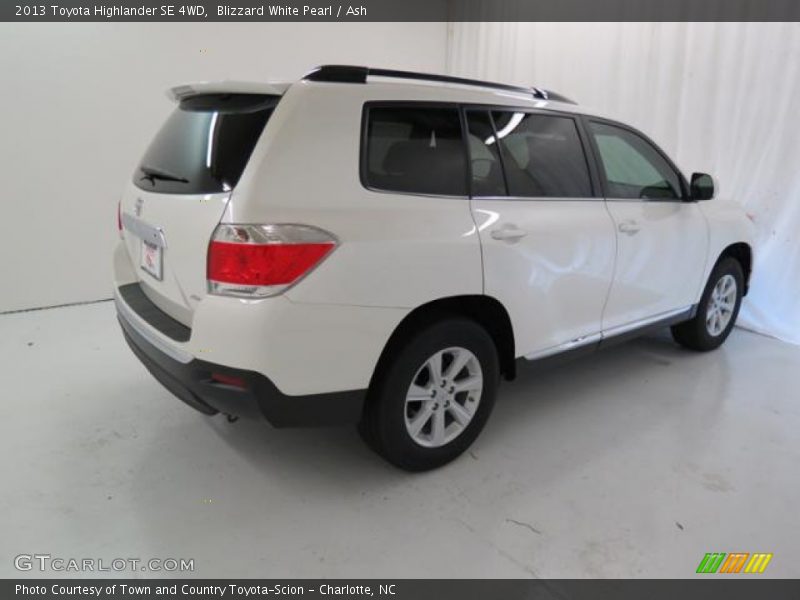 Blizzard White Pearl / Ash 2013 Toyota Highlander SE 4WD