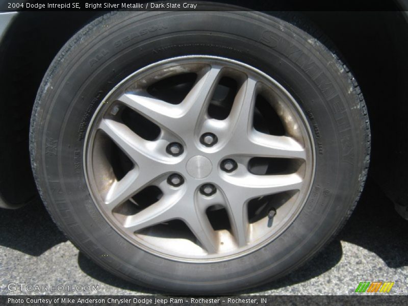 Bright Silver Metallic / Dark Slate Gray 2004 Dodge Intrepid SE