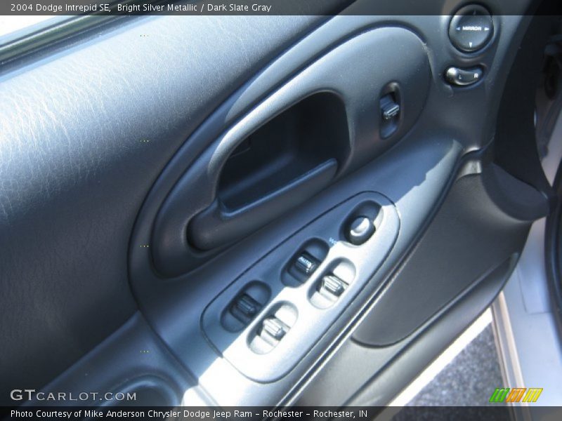 Bright Silver Metallic / Dark Slate Gray 2004 Dodge Intrepid SE
