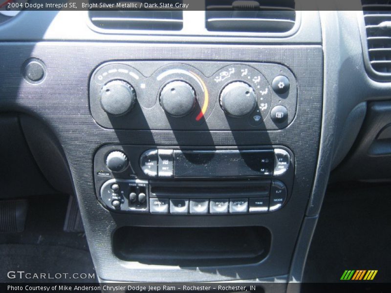 Bright Silver Metallic / Dark Slate Gray 2004 Dodge Intrepid SE