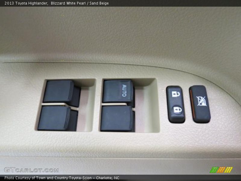 Blizzard White Pearl / Sand Beige 2013 Toyota Highlander