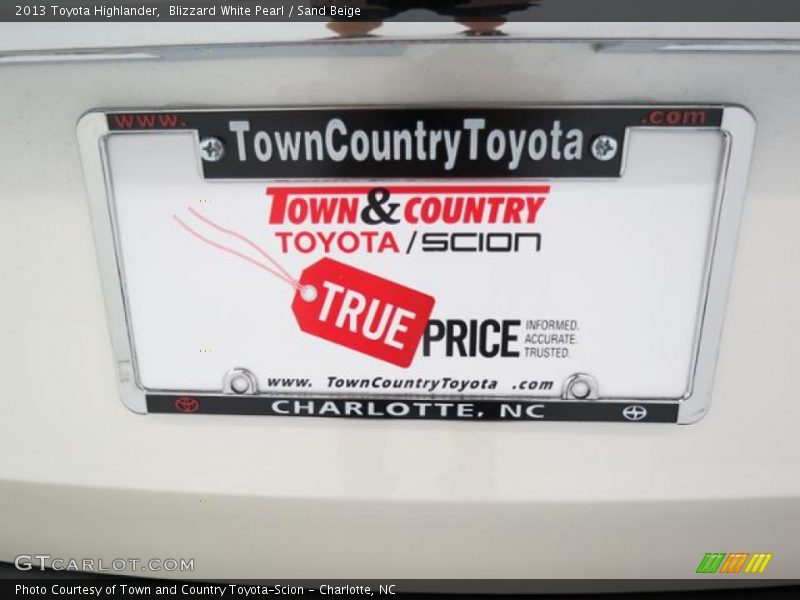 Blizzard White Pearl / Sand Beige 2013 Toyota Highlander