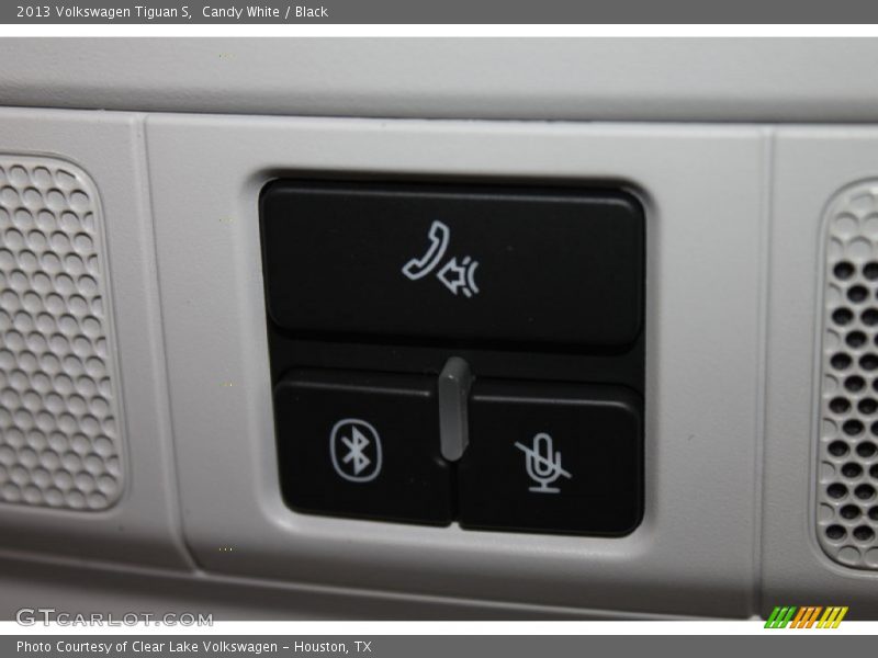 Candy White / Black 2013 Volkswagen Tiguan S