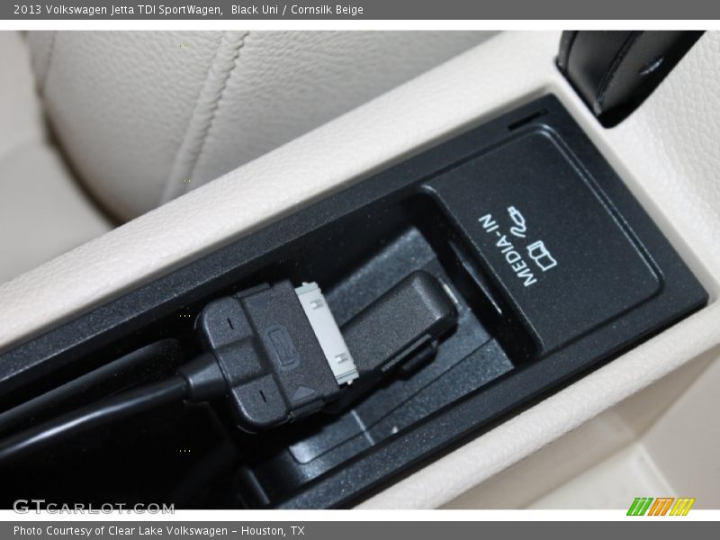 Black Uni / Cornsilk Beige 2013 Volkswagen Jetta TDI SportWagen