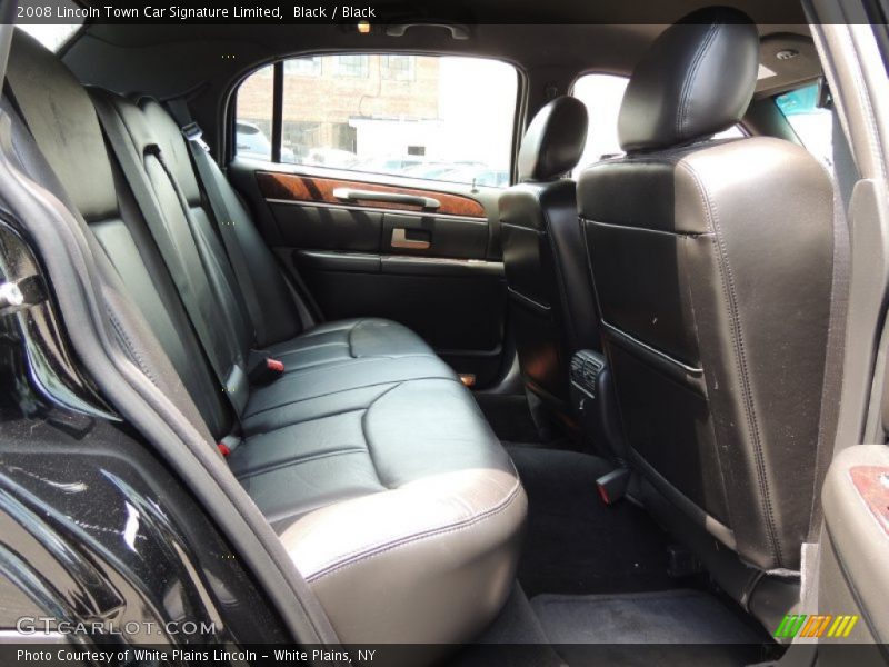 Rear Seat of 2008 Town Car Signature Limited
