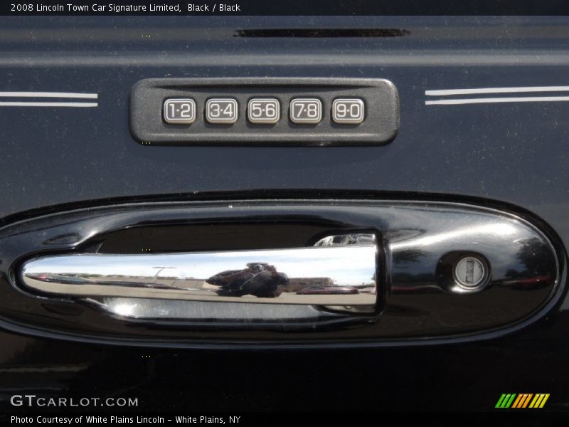 Black / Black 2008 Lincoln Town Car Signature Limited