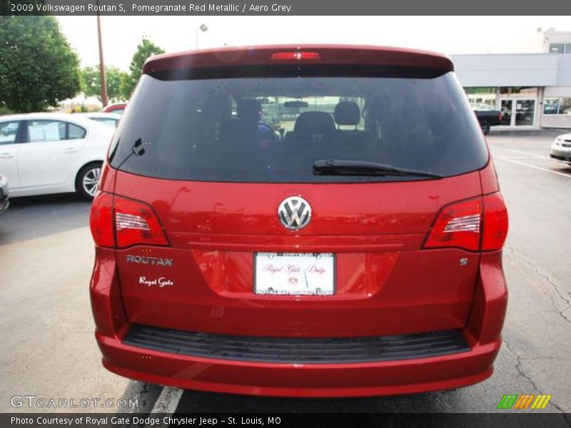 Pomegranate Red Metallic / Aero Grey 2009 Volkswagen Routan S