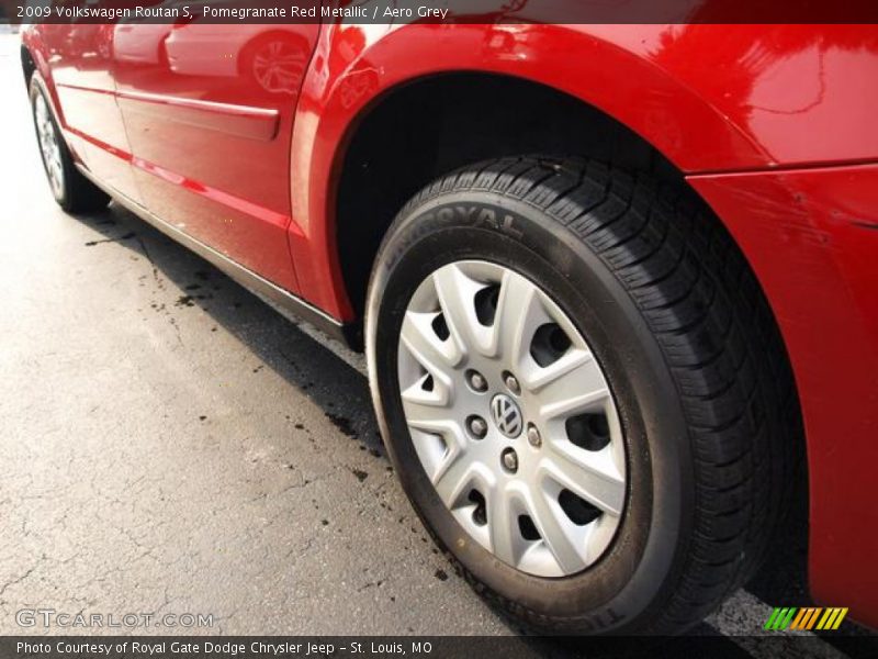 Pomegranate Red Metallic / Aero Grey 2009 Volkswagen Routan S