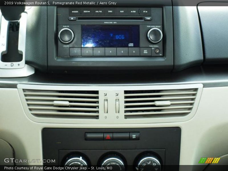 Pomegranate Red Metallic / Aero Grey 2009 Volkswagen Routan S