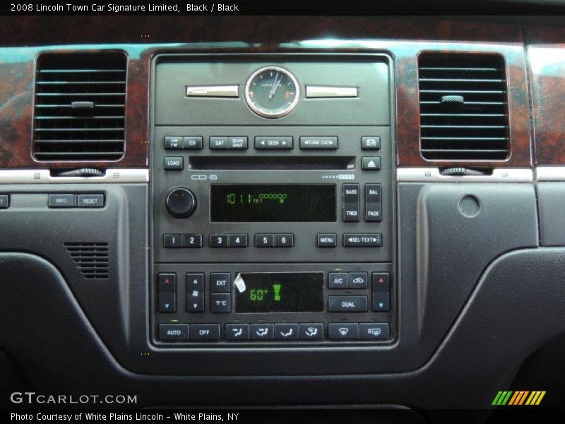 Controls of 2008 Town Car Signature Limited