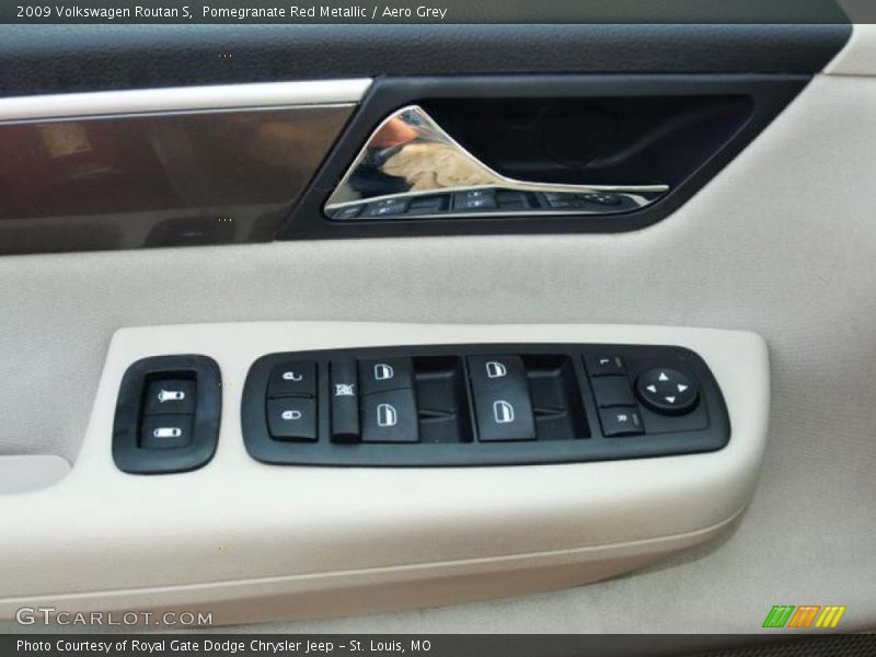 Pomegranate Red Metallic / Aero Grey 2009 Volkswagen Routan S