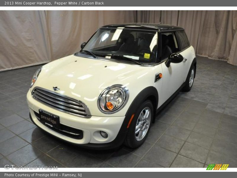 Pepper White / Carbon Black 2013 Mini Cooper Hardtop