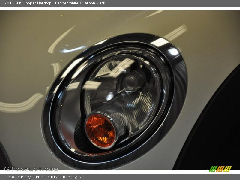 Pepper White / Carbon Black 2013 Mini Cooper Hardtop