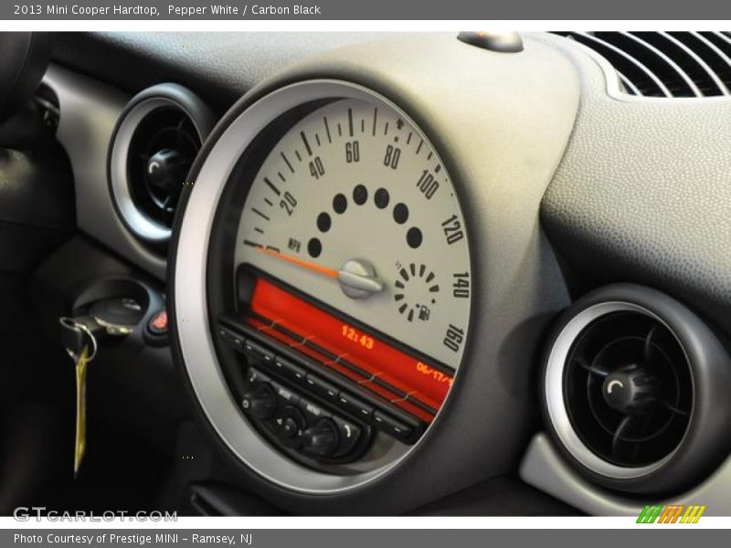 Pepper White / Carbon Black 2013 Mini Cooper Hardtop