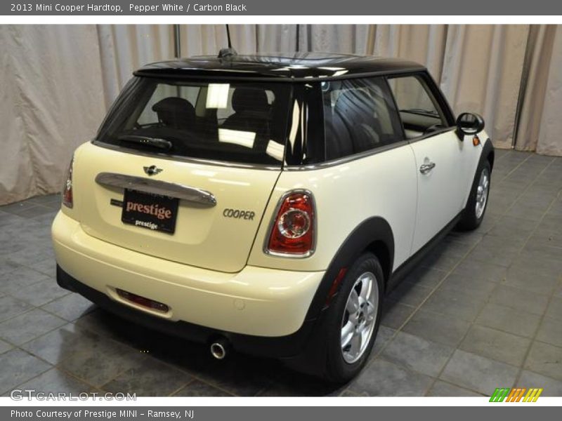 Pepper White / Carbon Black 2013 Mini Cooper Hardtop