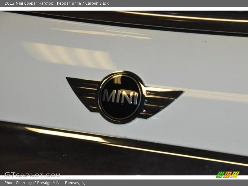 Pepper White / Carbon Black 2013 Mini Cooper Hardtop