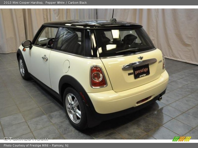 Pepper White / Carbon Black 2013 Mini Cooper Hardtop