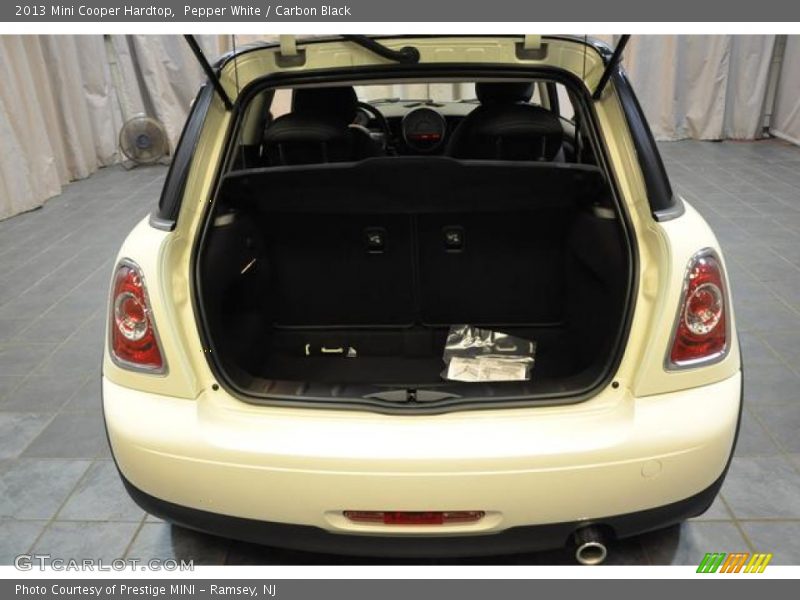 Pepper White / Carbon Black 2013 Mini Cooper Hardtop