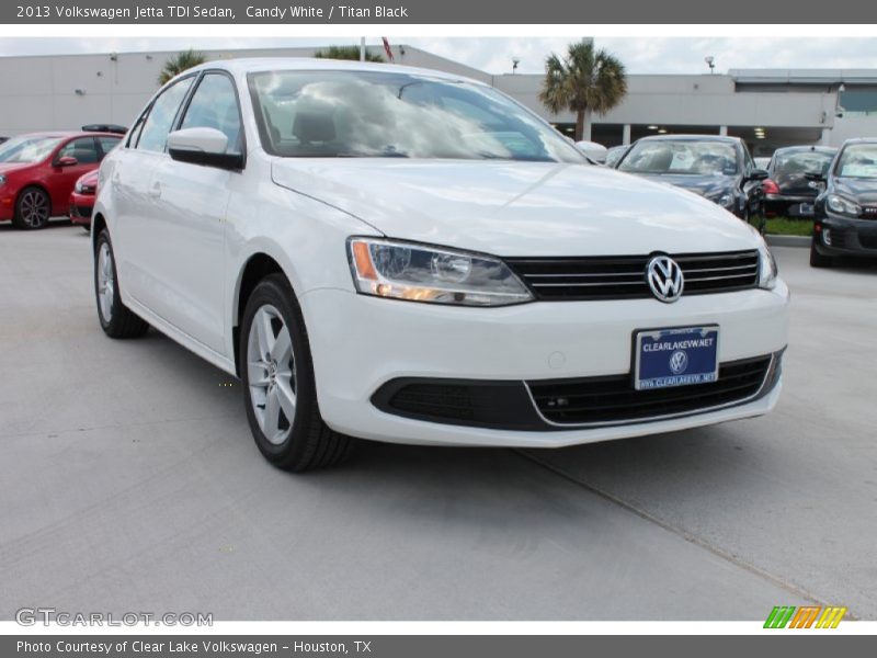 Candy White / Titan Black 2013 Volkswagen Jetta TDI Sedan
