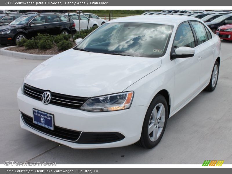 Candy White / Titan Black 2013 Volkswagen Jetta TDI Sedan