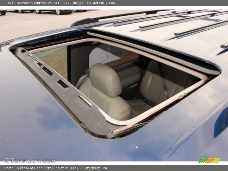 Sunroof of 2001 Suburban 2500 LT 4x4