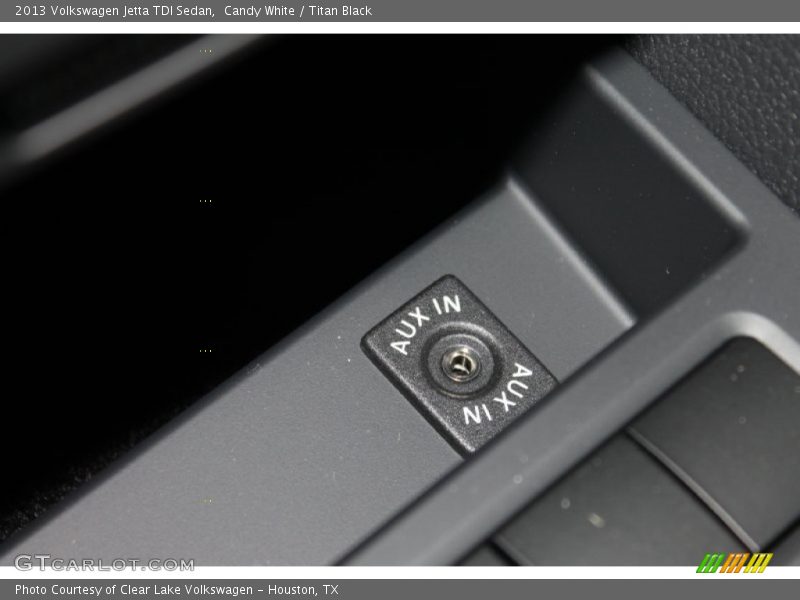 Candy White / Titan Black 2013 Volkswagen Jetta TDI Sedan