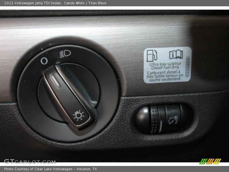 Candy White / Titan Black 2013 Volkswagen Jetta TDI Sedan