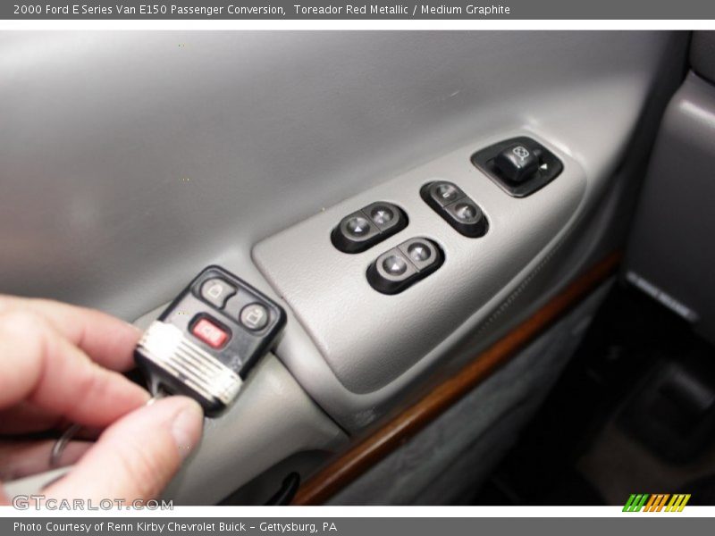 Toreador Red Metallic / Medium Graphite 2000 Ford E Series Van E150 Passenger Conversion