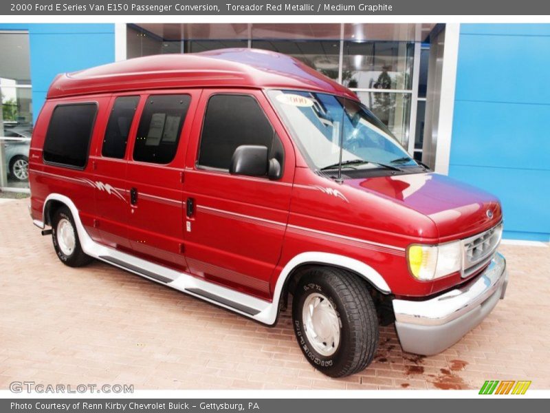 Front 3/4 View of 2000 E Series Van E150 Passenger Conversion