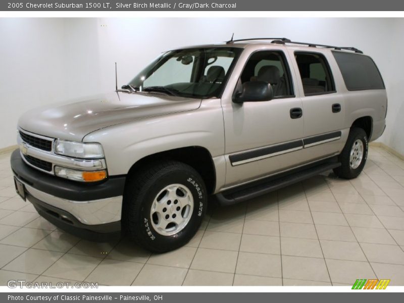 Front 3/4 View of 2005 Suburban 1500 LT