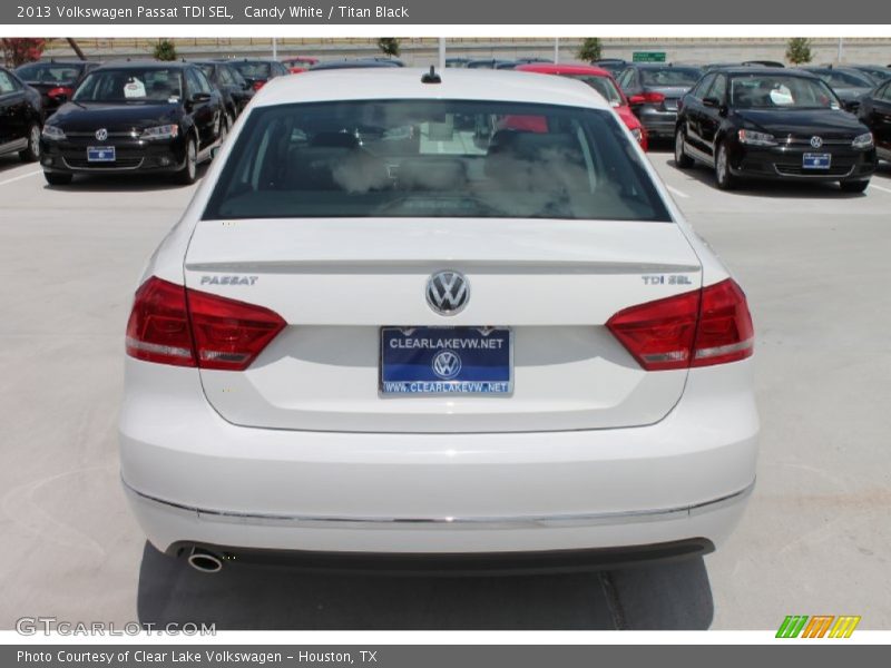 Candy White / Titan Black 2013 Volkswagen Passat TDI SEL