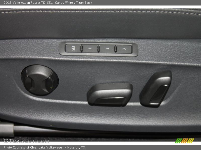 Candy White / Titan Black 2013 Volkswagen Passat TDI SEL