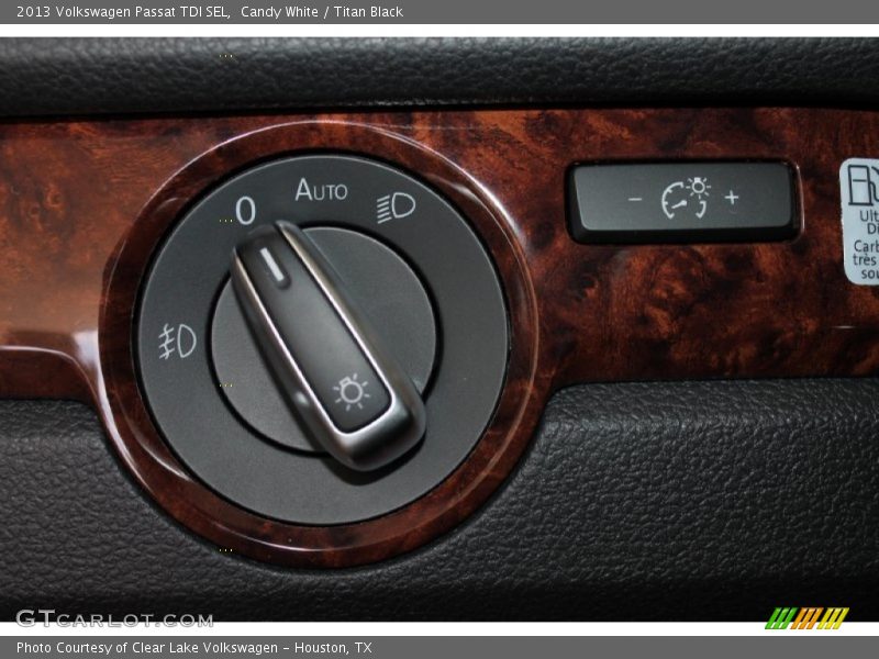 Candy White / Titan Black 2013 Volkswagen Passat TDI SEL