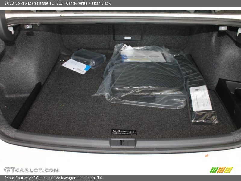 Candy White / Titan Black 2013 Volkswagen Passat TDI SEL