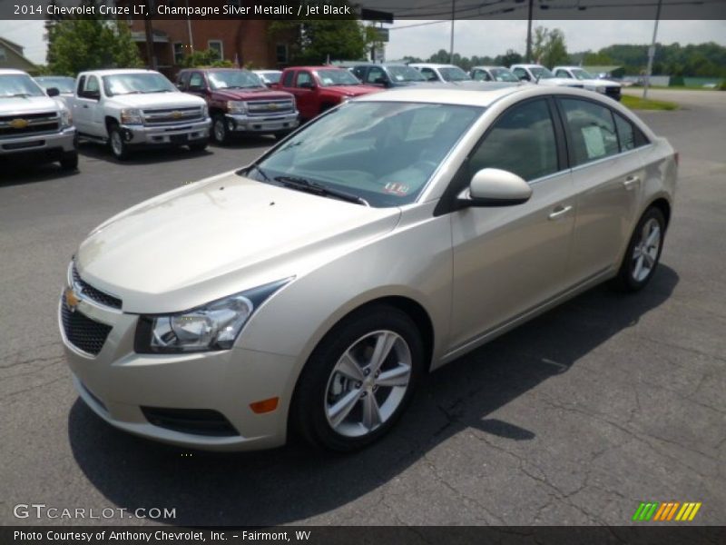 Front 3/4 View of 2014 Cruze LT