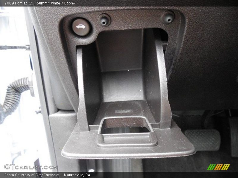 Summit White / Ebony 2009 Pontiac G5
