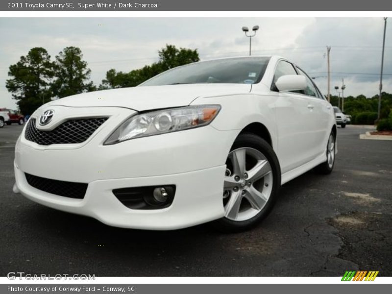 Super White / Dark Charcoal 2011 Toyota Camry SE